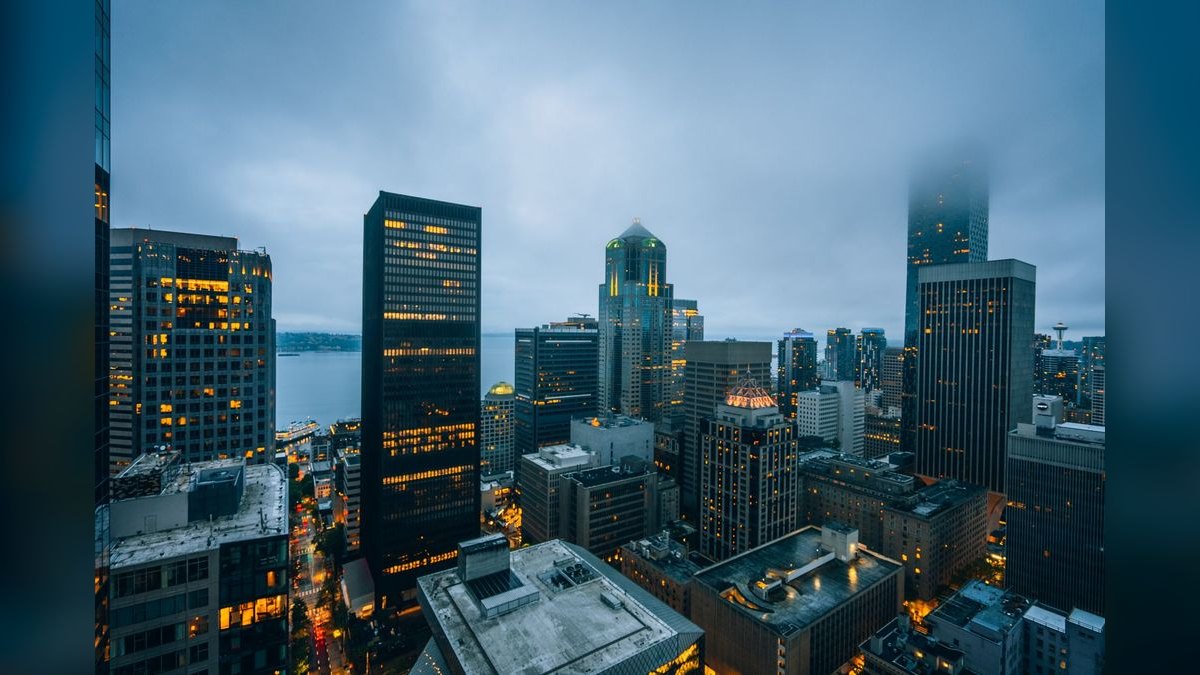 Top 10 Rooftop Bars in Seattle — figure 2