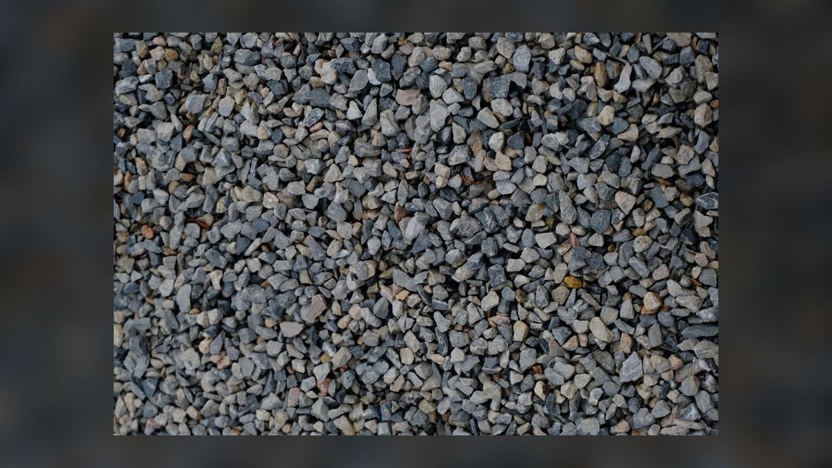 What type of gravel is safe for goldfish that might eat it — figure 10