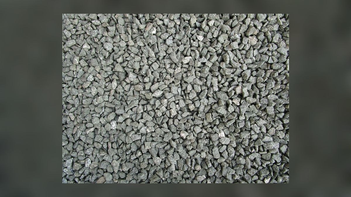 What type of gravel is safe for goldfish that might eat it — figure 9