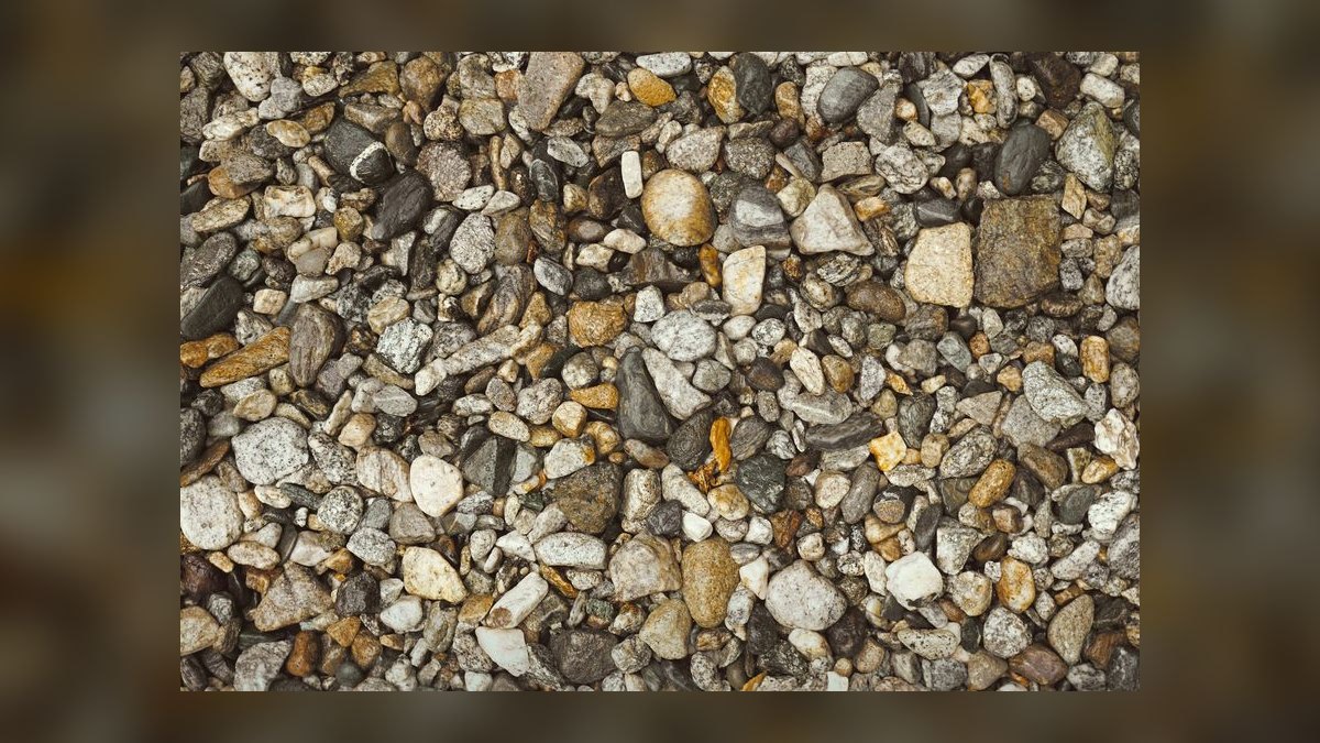 What type of gravel is safe for goldfish that might eat it?