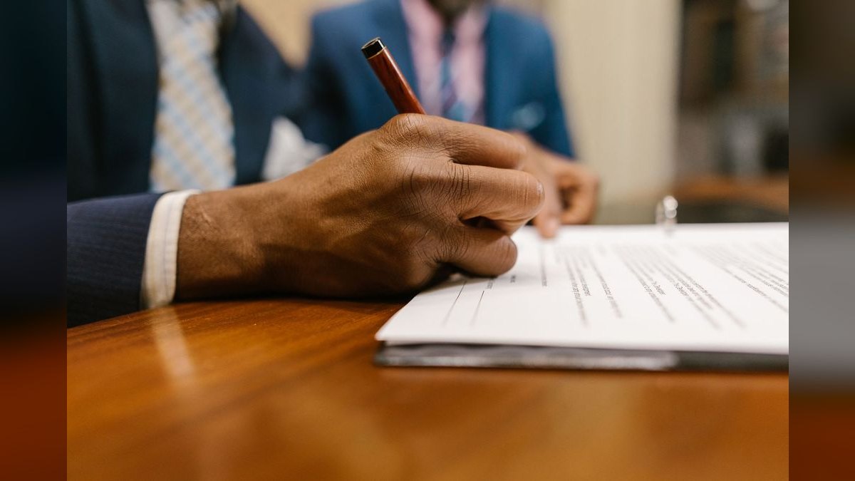 What is the RevOps playbook for legal redline cycle time during event-sourced pipeline on Salesforce when sales on Outreach ?