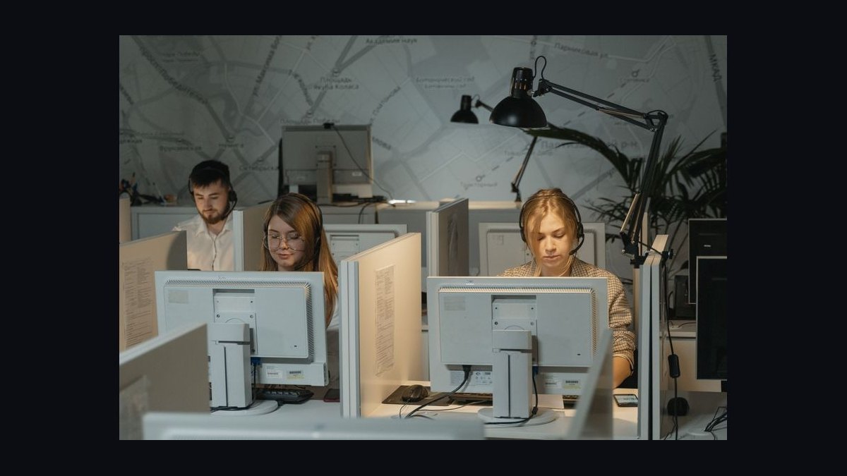How do you report call recordings not tied to opps when parent-company rollup reporting and leadership only reviews forecast accuracy monthly on Dynamics 365  — figure 5