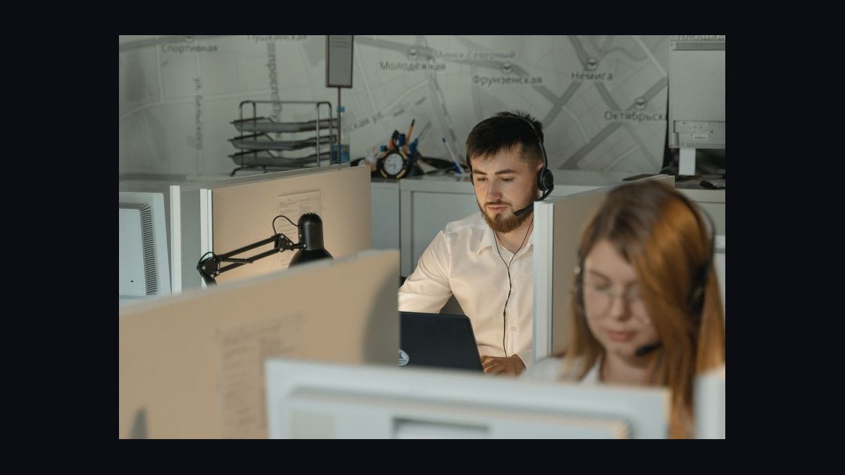 How do you report call recordings not tied to opps when parent-company rollup reporting and leadership only reviews forecast accuracy monthly on Dynamics 365  — figure 9
