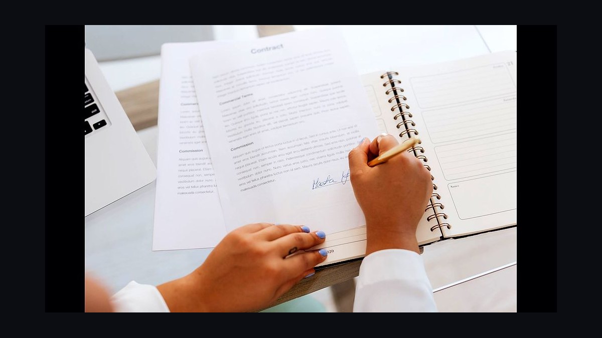 How do you enforce mutual action plan completion before legal review in enterprise deals in 2027?