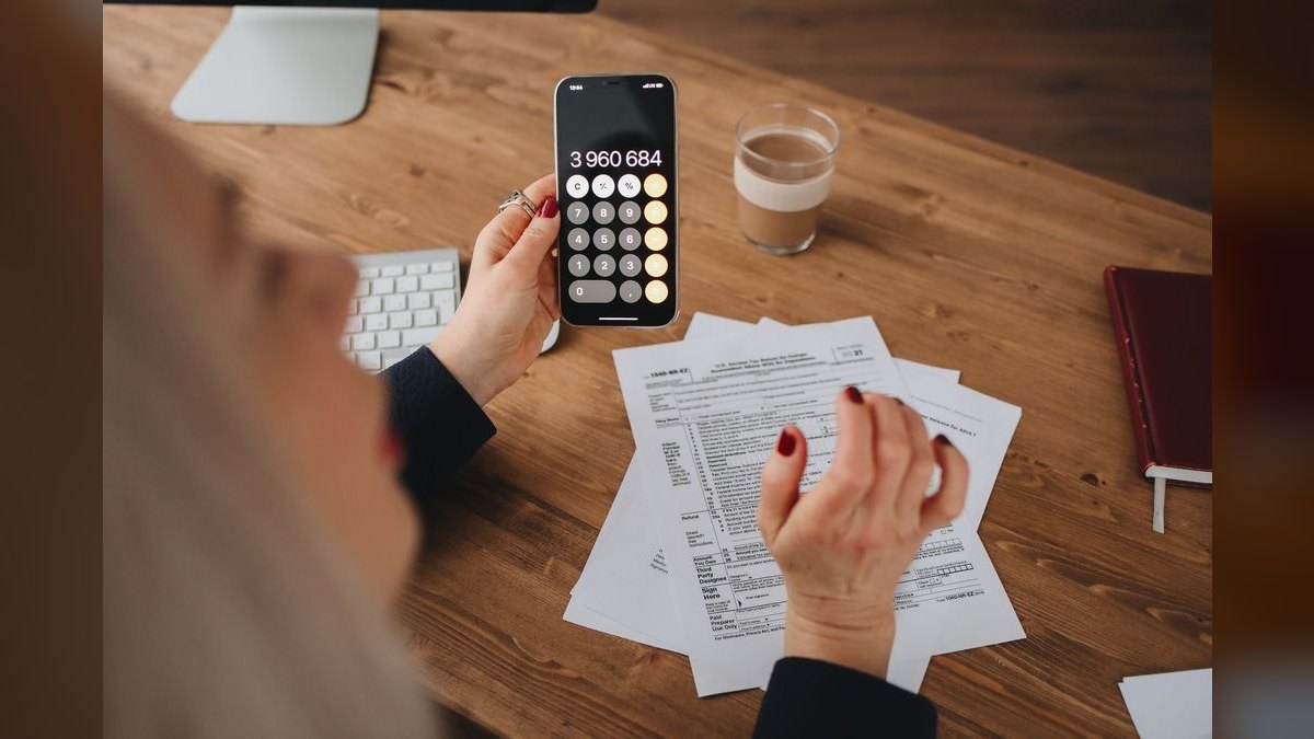 How do I calculate LTV when expansion is meaningful?
