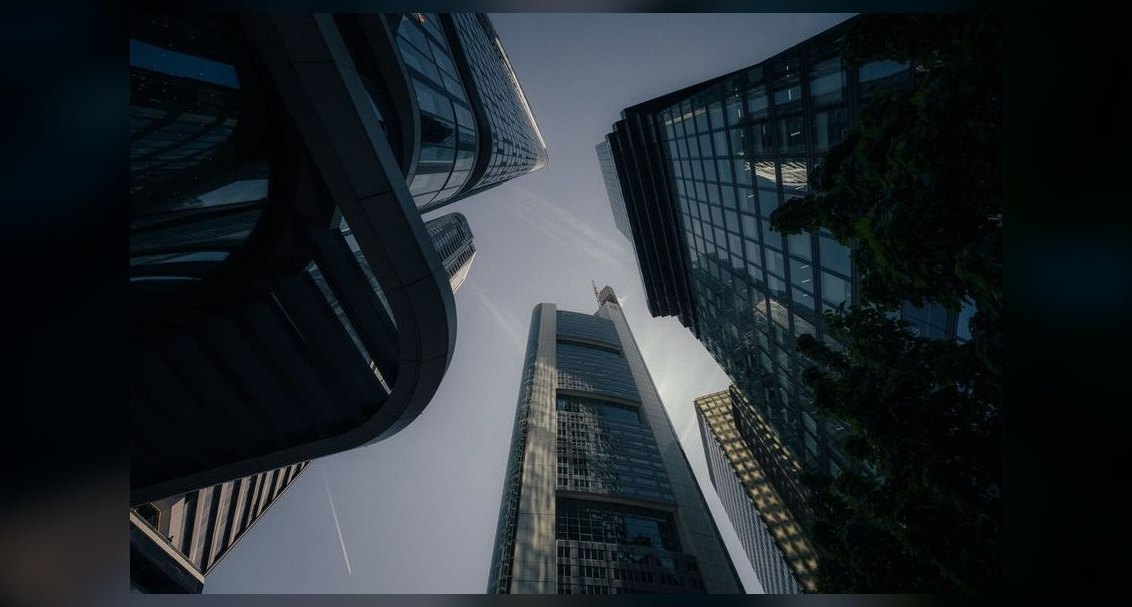 How do you avoid duplicate leadership when CRO and CMO both claim pipeline in 2027?