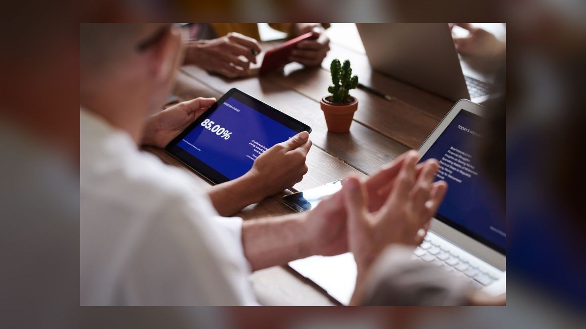 How do you decide if a CRO advisory before a full-time hire is right for a Series A company when board wants a revenue turnaround — figure 10