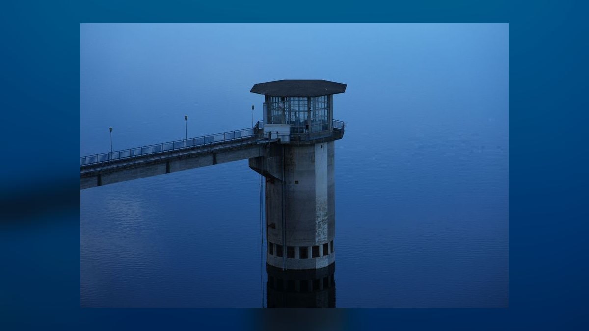 How do you design a RevOps control tower in Palantir Signals for GTM alerts that catches commission disputes on split credit before weekly commit calls for inbound SDR with parent-company rollup reporting — figure 5