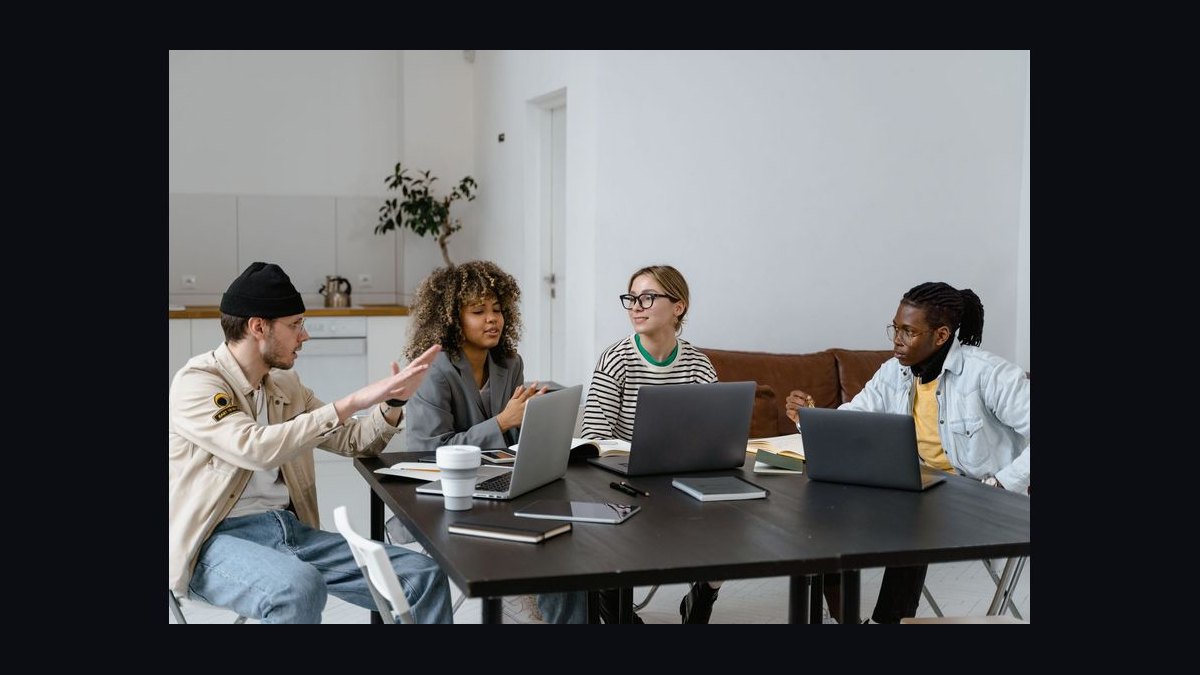 How do you use Palantir Foundry to automate broken lead routing across brands in HubSpot during marketplace listings when customer success on Gainsight — figure 6