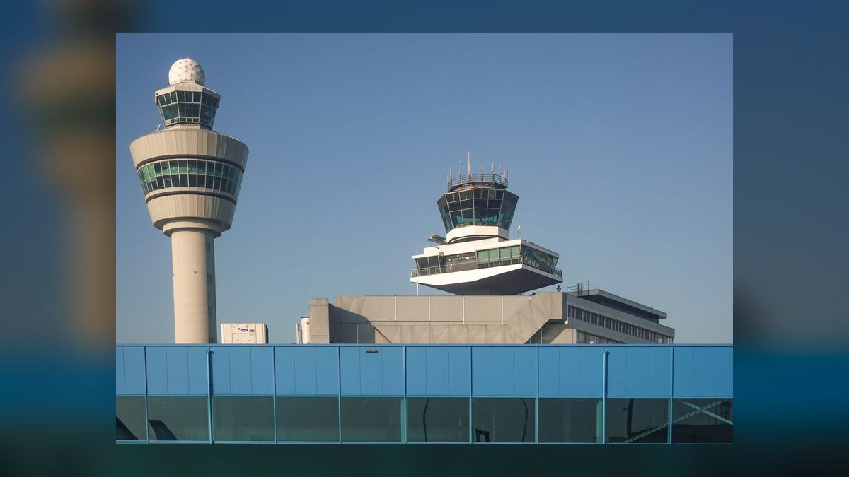 How do you design a RevOps control tower in Palantir AIP that catches renewal ghosting in CRM before weekly commit calls for usage-based pricing with no data engineer — figure 4