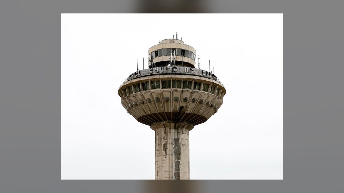 How do you design a RevOps control tower in Palantir AIP that catches renewal ghosting in CRM before weekly commit calls for usage-based pricing with no data engineer — figure 6