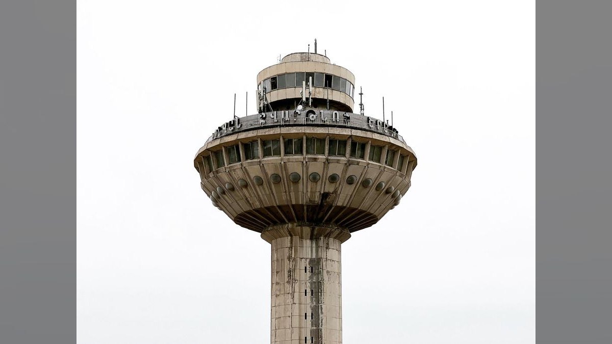 How do you design a RevOps control tower in Palantir pipeline digital twins that catches forecast categories that do not match finance before weekly commit calls for multi-product bundles with marketing ops on Marketo — figure 3