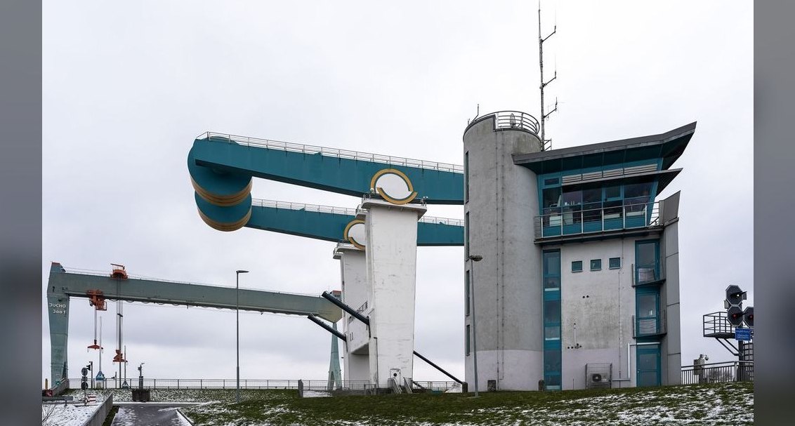 How do you design a RevOps control tower in Palantir pipeline digital twins that catches forecast categories that do not