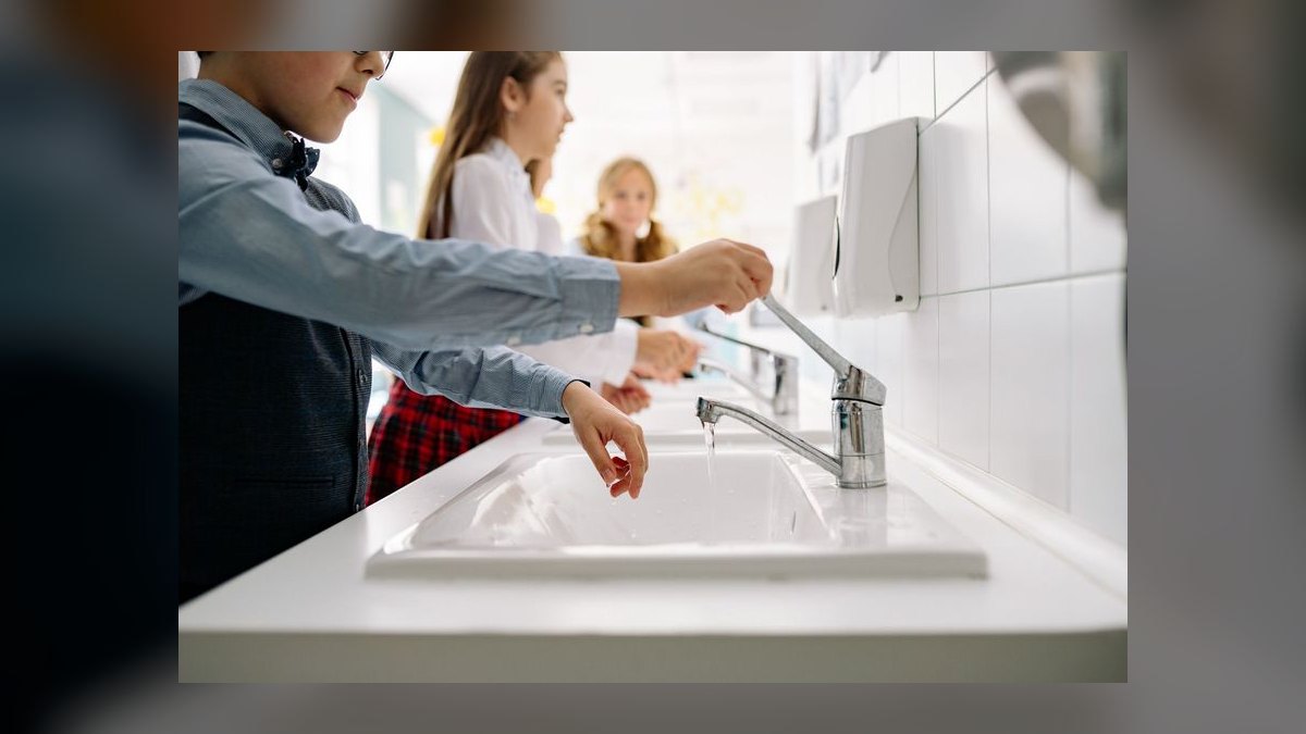 What's the right CRM hygiene policy that reps actually follow — figure 10