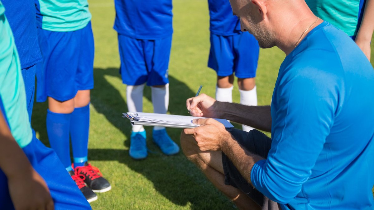 What's the right way to coach a rep whose calls sound great but whose deals consistently slip?