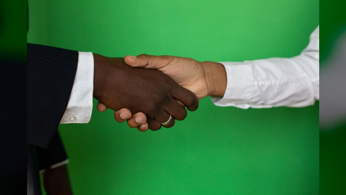 How do you handle a deal where the buyer's procurement adds 12 redlines you've never seen before in week 11 of the cycle — figure 1