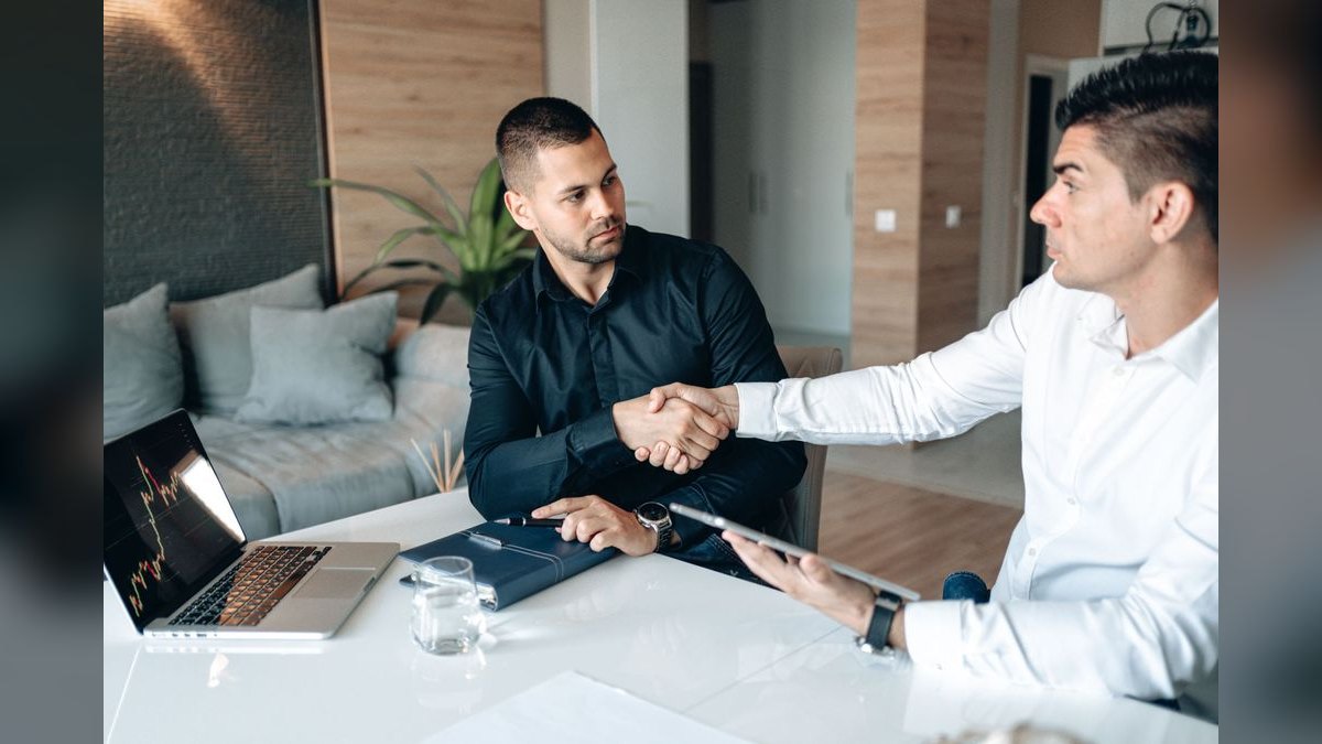 How do you handle a deal where the buyer's procurement adds 12 redlines you've never seen before in week 11 of the cycle — figure 4