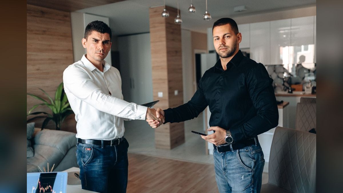 How do you handle a deal where the buyer's procurement adds 12 redlines you've never seen before in week 11 of the cycle — figure 5