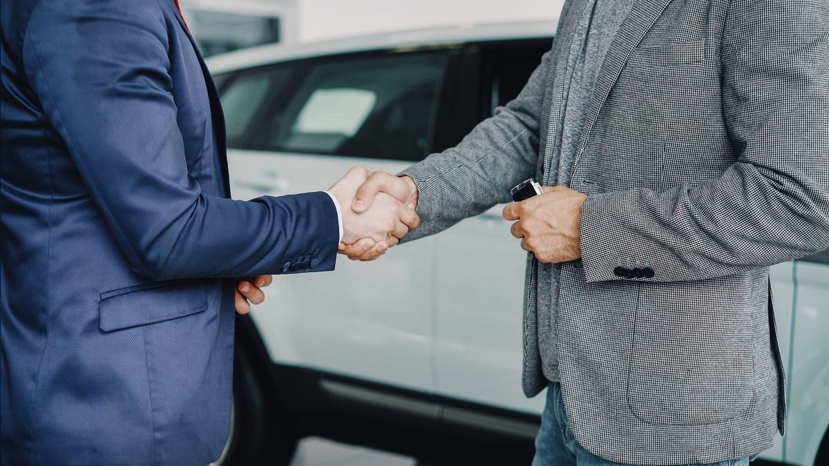 How do you handle a deal where the buyer's procurement adds 12 redlines you've never seen before in week 11 of the cycle — figure 6