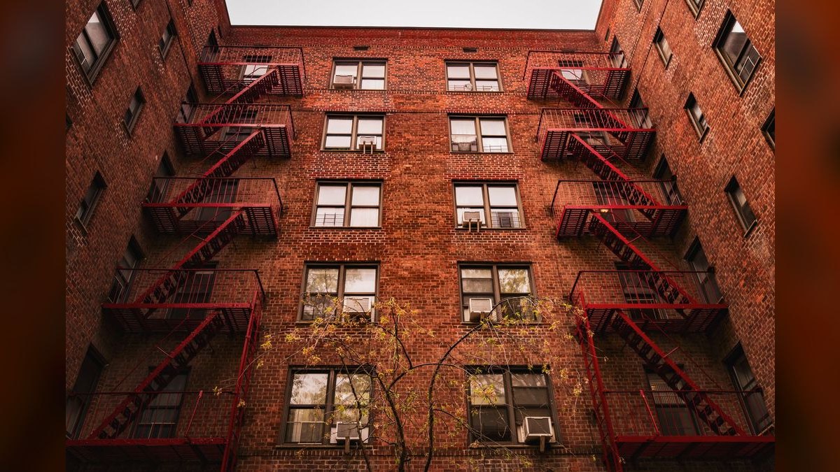 What's the realistic occupancy rate I need to break even on a 300-unit self-storage facility, and how long does it take to get there — figure 3
