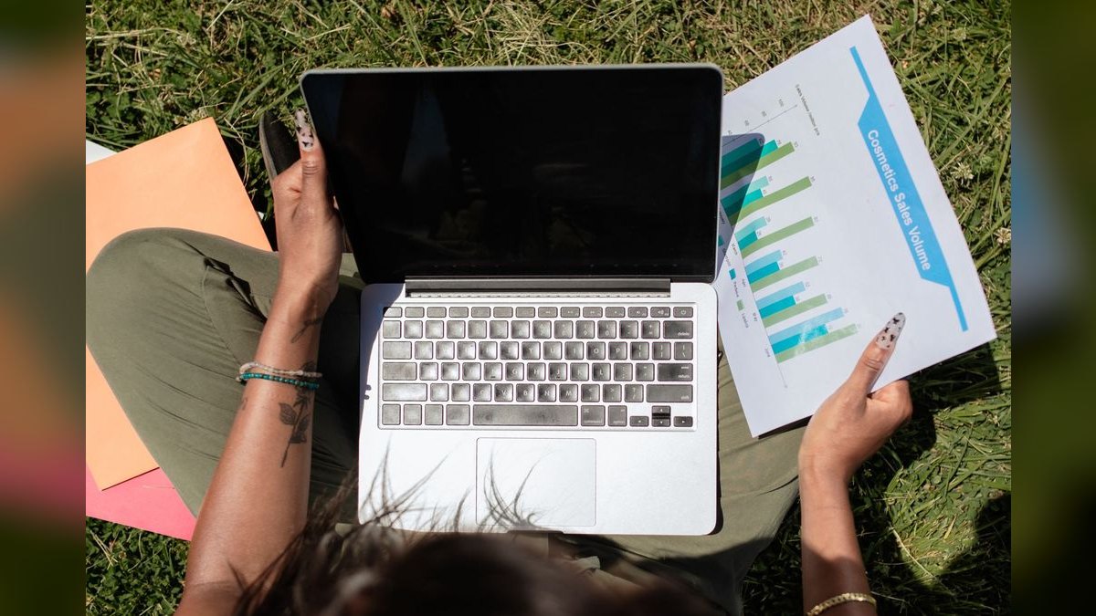 How long should a sales playbook actually be — 5 pages, 25, or a living wiki — figure 4