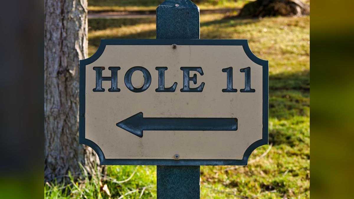 Should I open a 9-hole or 18-hole mini-golf course in a tourist town, and what's the throughput math — figure 2