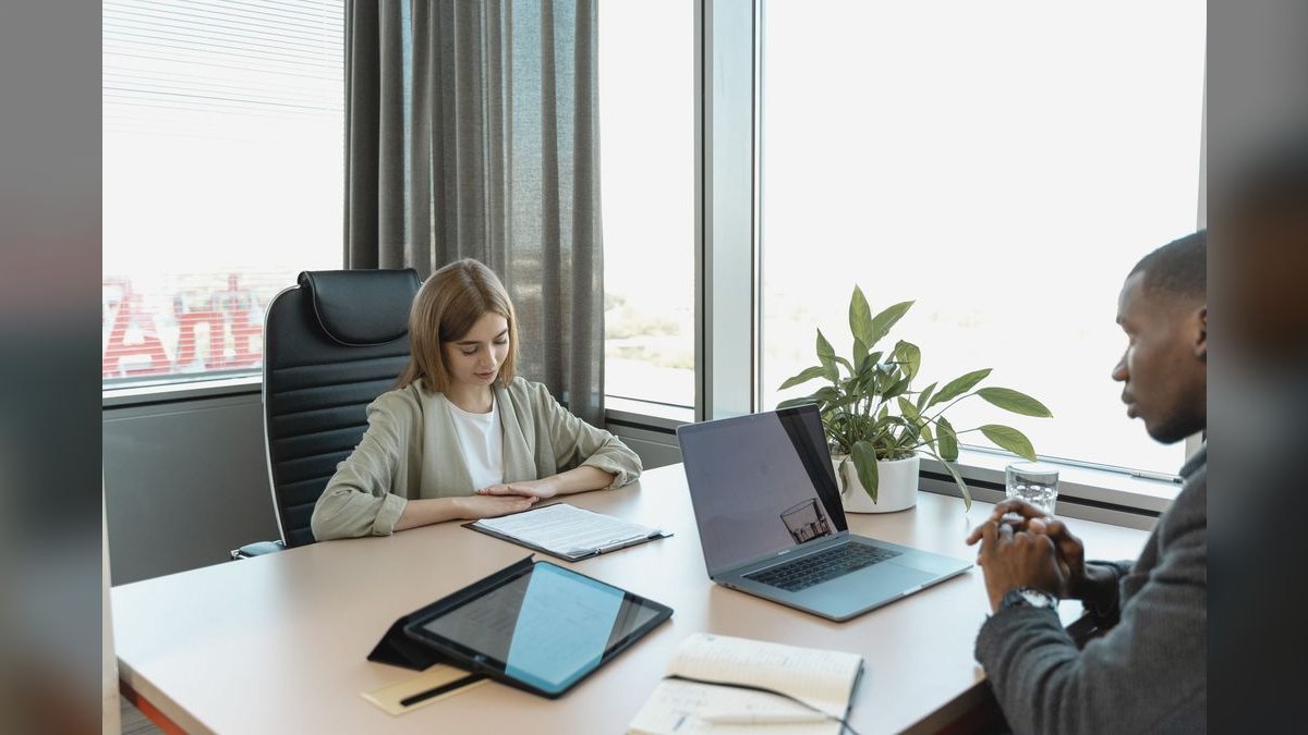 What's the right way to interview an AE candidate when you don't have a pipeline they can role-play against — figure 1
