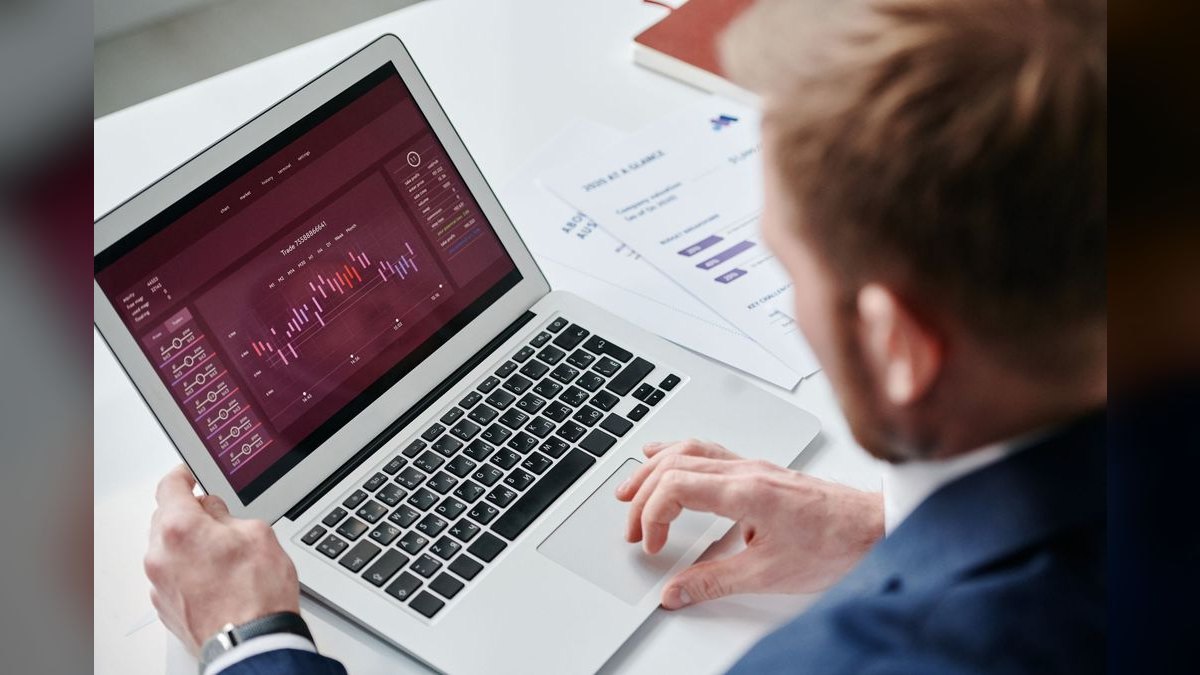 What's the right way to set up sales-ops dashboards so reps don't game the metrics?