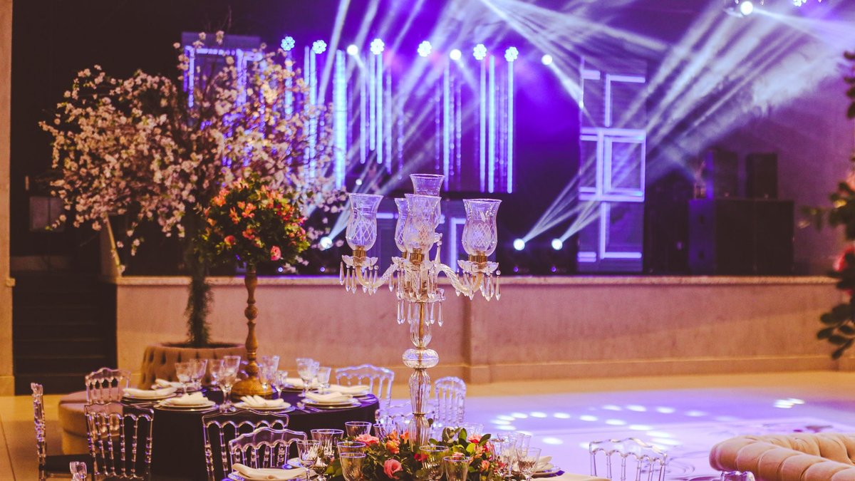 What's the right per-event price for a 4-hour photo booth rental, and what add-ons drive the highest margin?