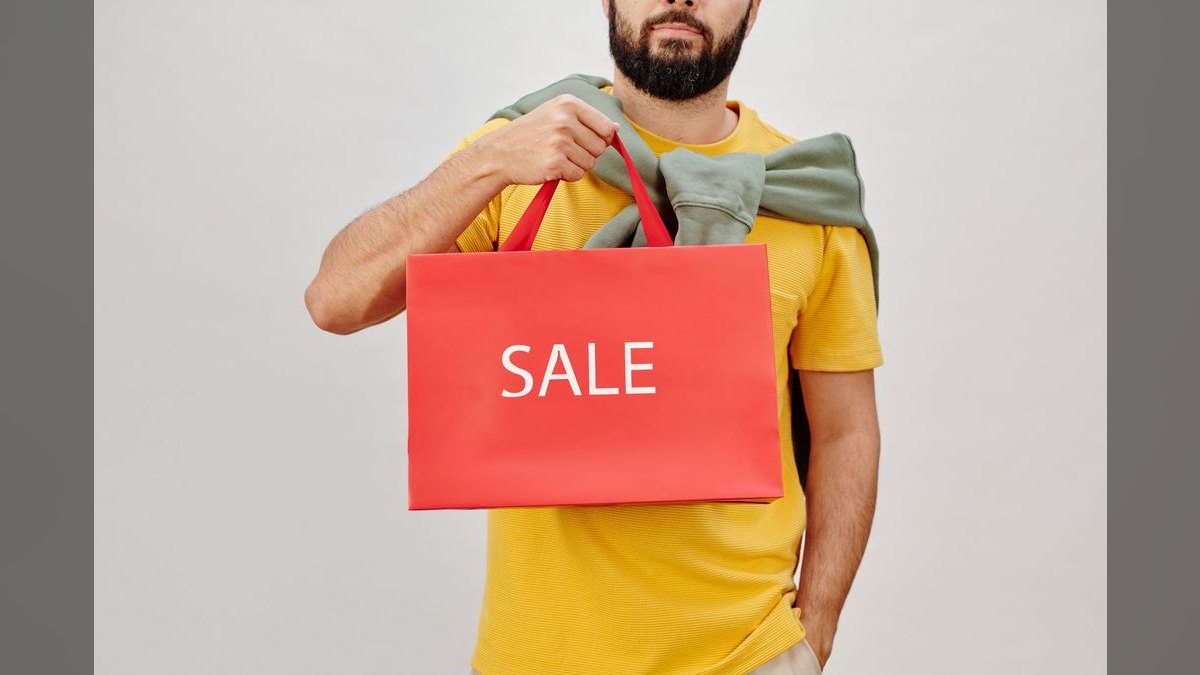 What's the difference between RevOps and Sales Ops in a 2027 B2B SaaS company — figure 2