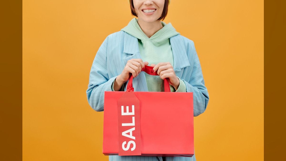 What's the difference between RevOps and Sales Ops in a 2027 B2B SaaS company — figure 4