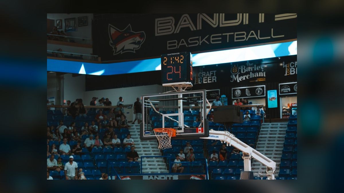 What is the Cincinnati Bearcats men's basketball NIL and roster strategy for the 2027 season — figure 9