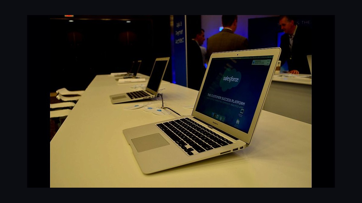 What is Fivetran and why is it a hot RevOps data movement platform for 2027?