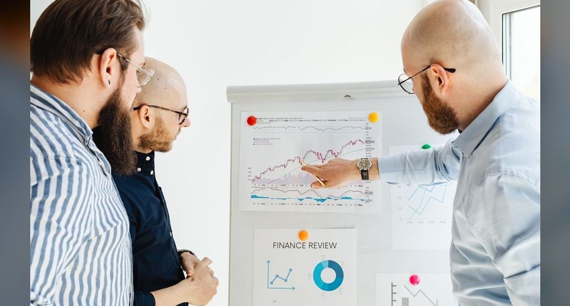 How do I coach managers to coach their reps (vs sell deals for them) in 2027?