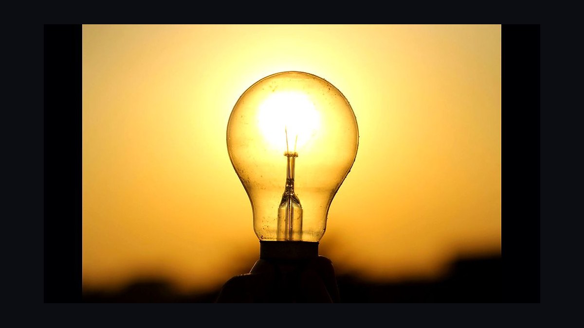How should a 2027 sales org run forecast governance ceremonies?