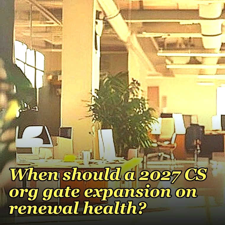 When should a 2027 CS org gate expansion on renewal health?