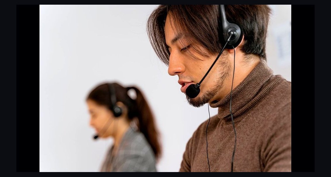 How should a 2027 CS team respond to a coordinated customer revolt?