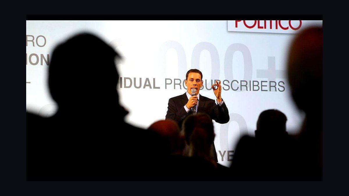 How should a 2027 founder decouple themselves from key accounts?