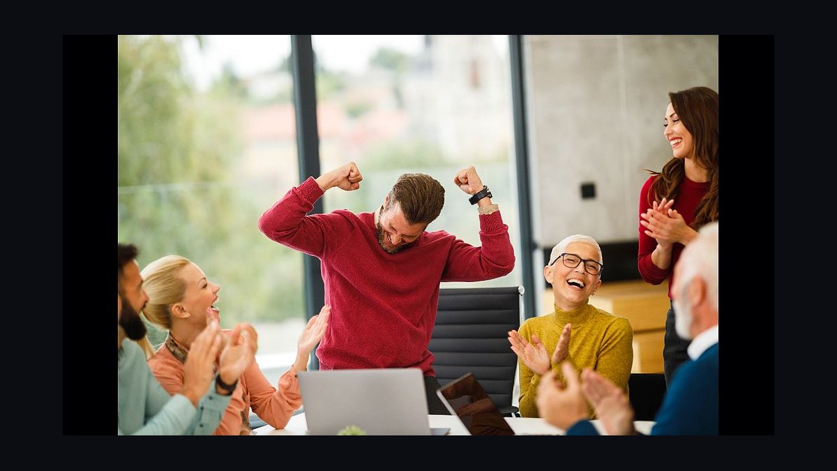 How should a 2027 RevOps leader define boundaries with the data team?