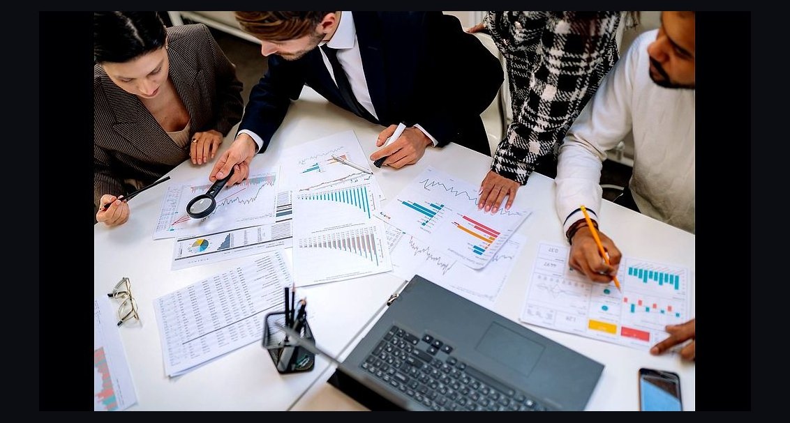 How should a 2027 sales and marketing team run joint forecasting?