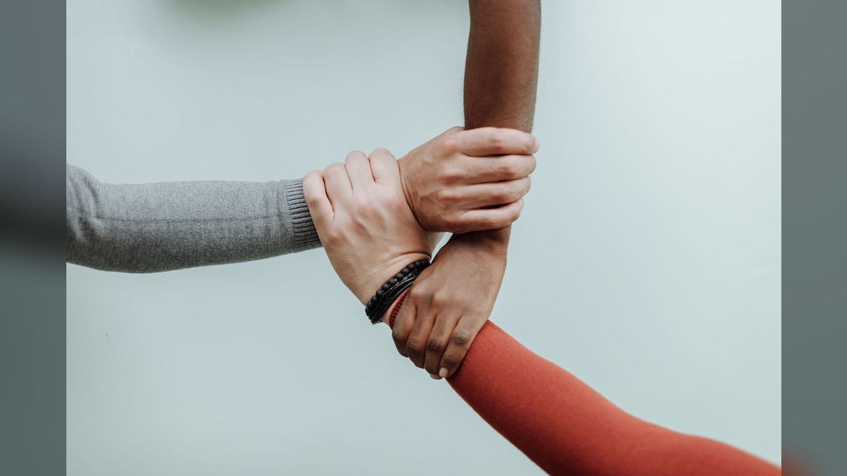 How should a 2027 GTM team run integrated campaign retros — figure 2