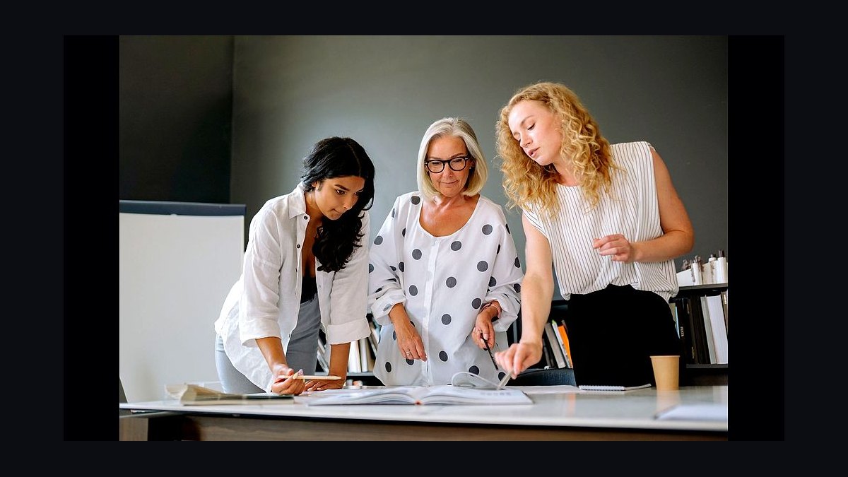 How should a 2027 sales org design opportunity dispositions?