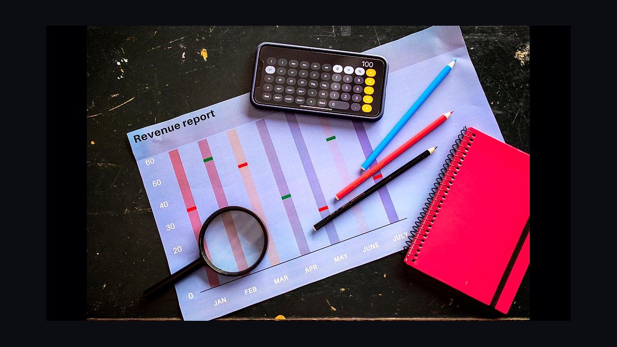 How do you use revenue intelligence for renewals and customer success in 2027?