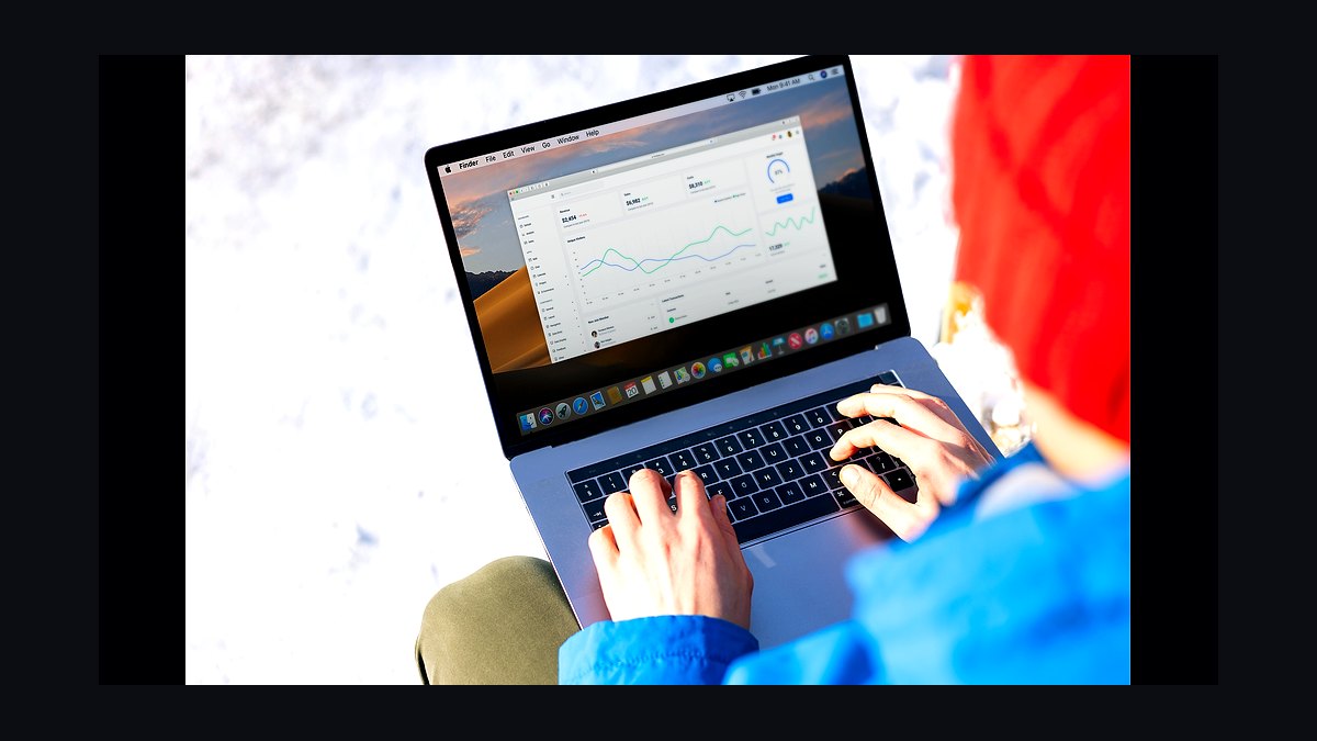 How do you do usage-data triggered outbound for PLG accounts in 2027?