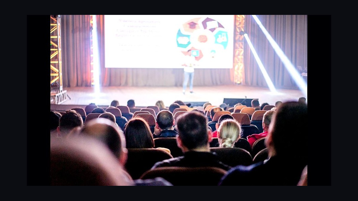 How do you design a sales kickoff that changes behavior in 2027?