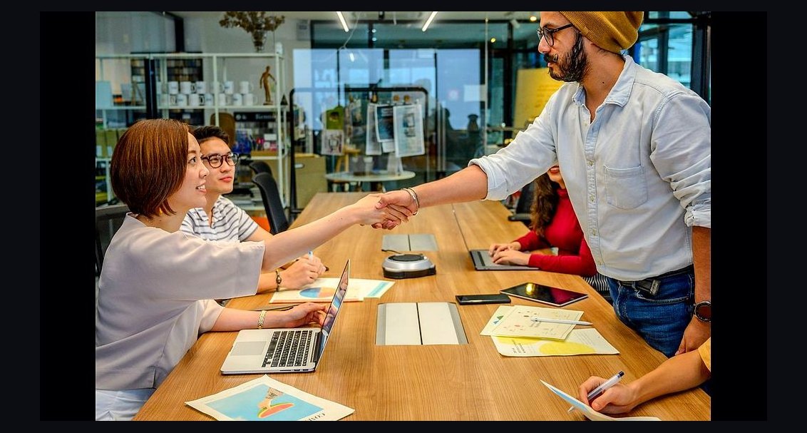 What are the basic qualifying criteria for a sales deal in 2027?
