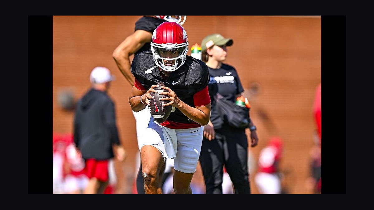What is the Georgia Bulldogs NIL strategy for football in 2027?