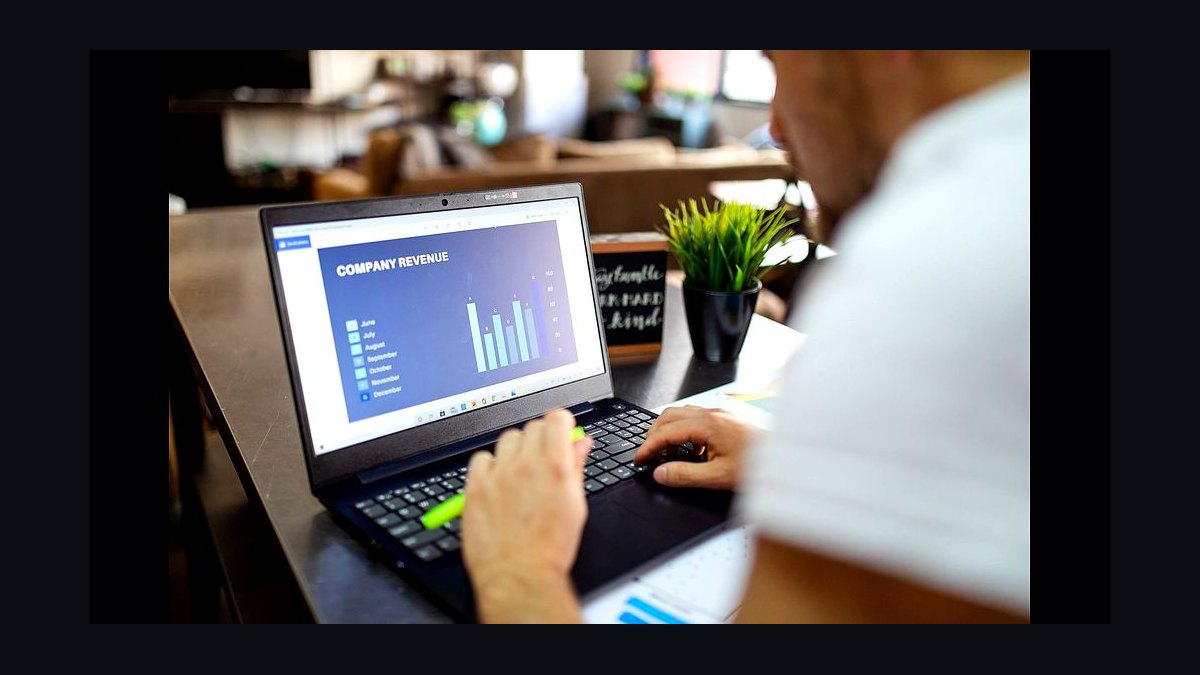 How do you set up revenue reporting dashboards in 2027?