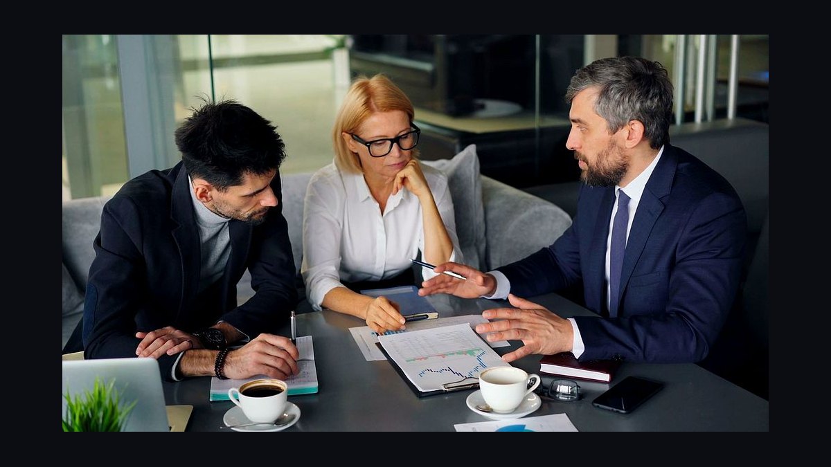 How do you run a customer expansion playbook in 2027?
