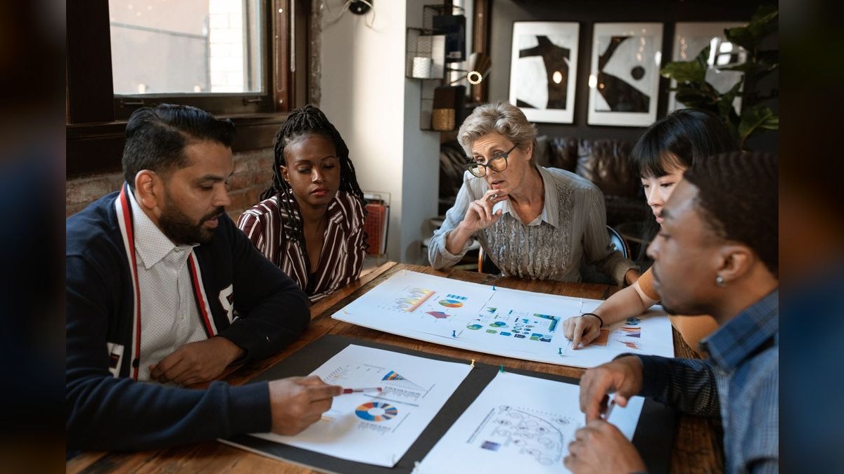 How do I navigate a 14-stakeholder enterprise deal — figure 5